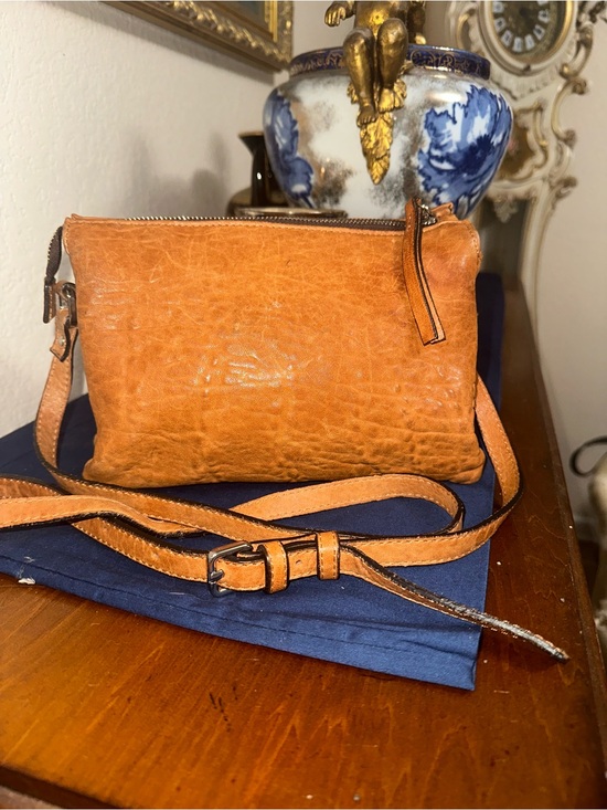Maxon Handbags - MAXON Leather Zip
CROSSBODY Purse Caramel
BROWN Adjustable Strap
MADE in ITALY
S